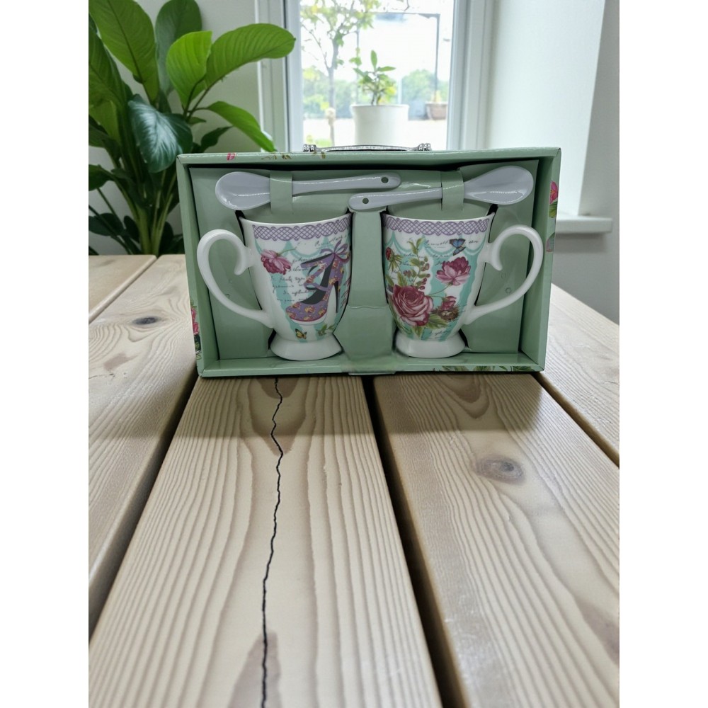 Чаши порцеланови 2 бр в кутия с лъжички  