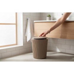 Кош за боклук с люлеещ капак Кошове за отпадъци