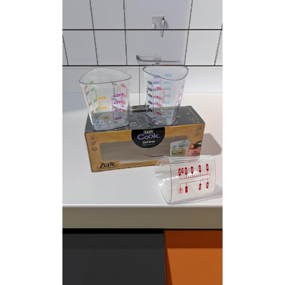 Комплект от 3 мерителни кани с гравирани грамажи – за сухи и течни съставки Комплект от 3 мерителни кани с гравирани грамажи – за сухи и течни съставки