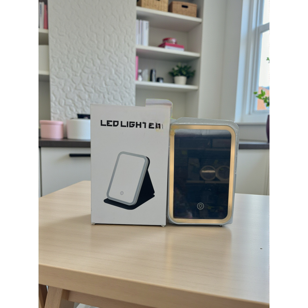 Огледало LED с поставка 
